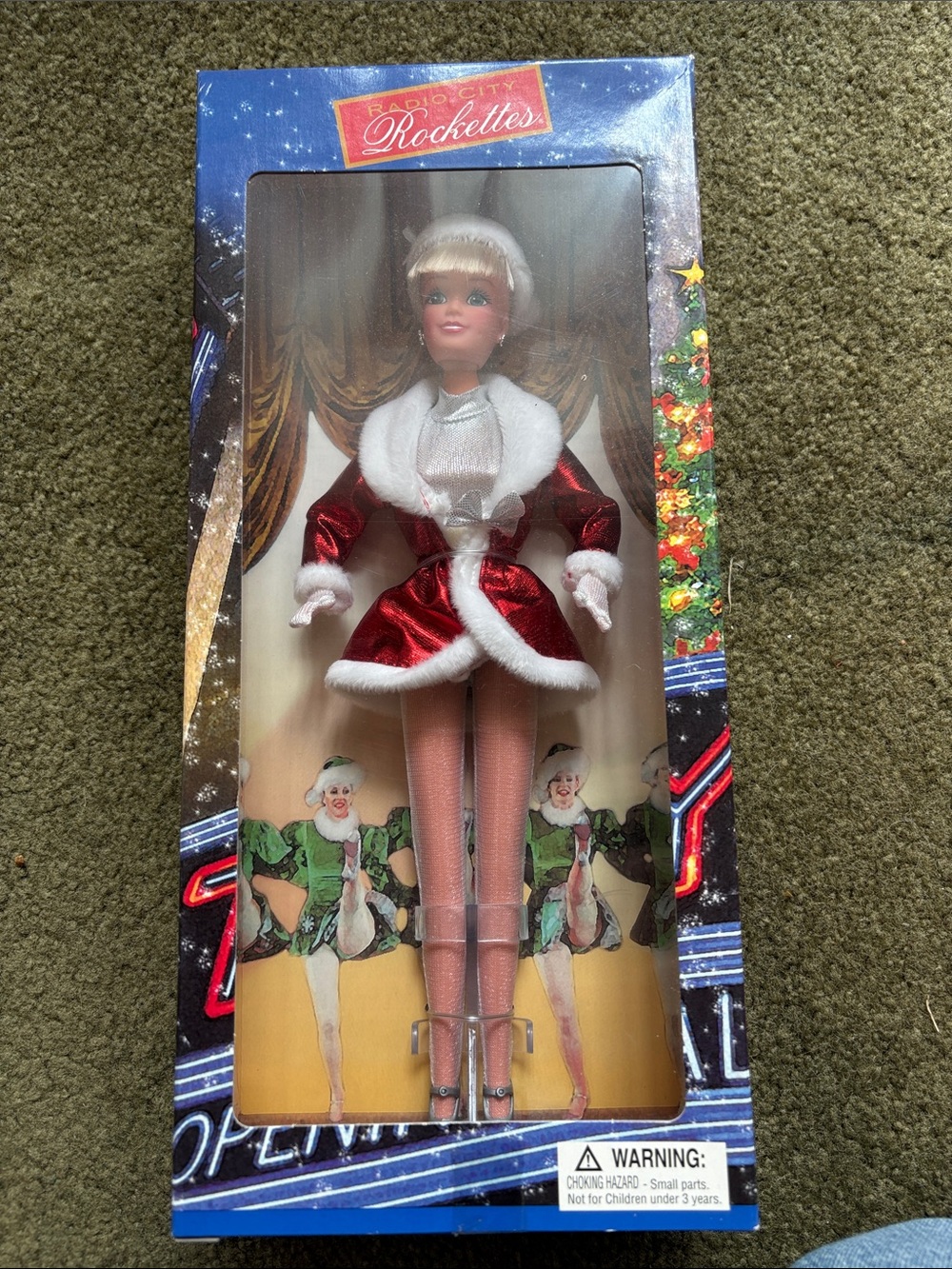 RADIO CITY CHRISTMAS ROCKETTES BARBIE STYLE DOLL #936008 RED SANTA OUTFIT